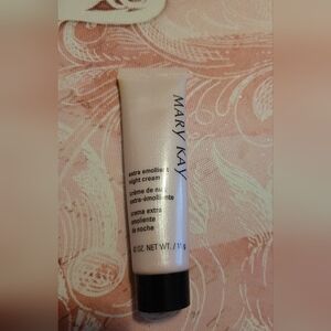 4/$25..Mary Kay Extra Emollient night cream New ..mini .42 ounce no box